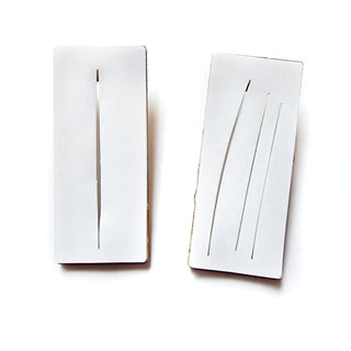 orecchini lobo maxi in plexiglass bianco ispirati ai tagli su tela di Lucio Fontana