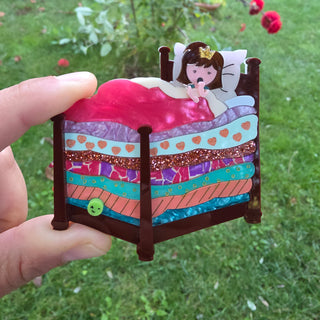 Spilla Principessa sul pisello