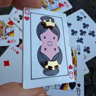 Spilla carta da gioco Regina di Cuori