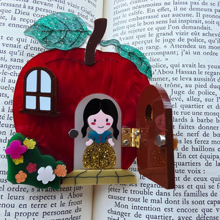 Spilla mela di Biancaneve