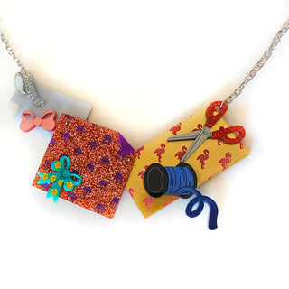 Collana Impacchetta i regali TIKI