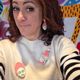 Dynamic brooch: makeup remover & … customizable!