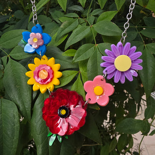 Décolleté Flower Necklace