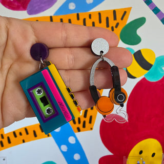 Orecchini cuffie e music tape player anni '80