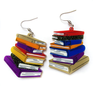 Orecchini con pila di libri colore lino, arancio, viola, rosso, giallo, verde glitter, blu in plexiglass colorato taglio laser