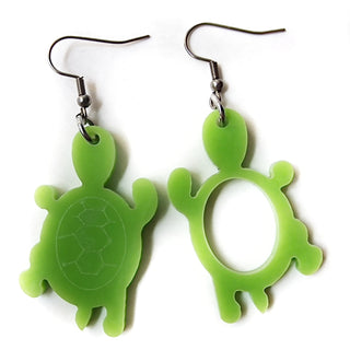 orecchini pendenti tartarughe in plexiglass verde lime con gancio a monachella
